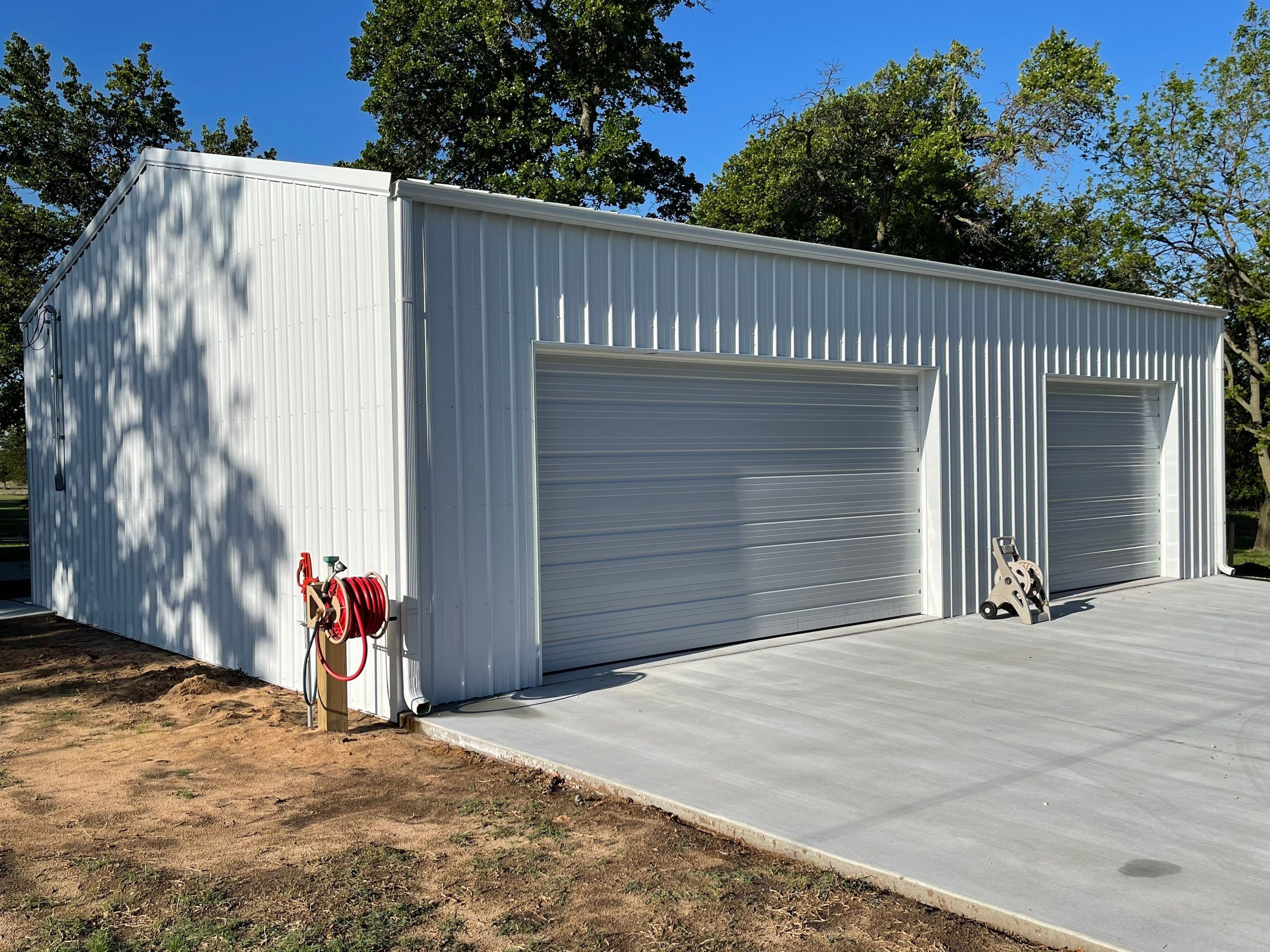 White Garage - Garage in Ponca City, Oklahoma